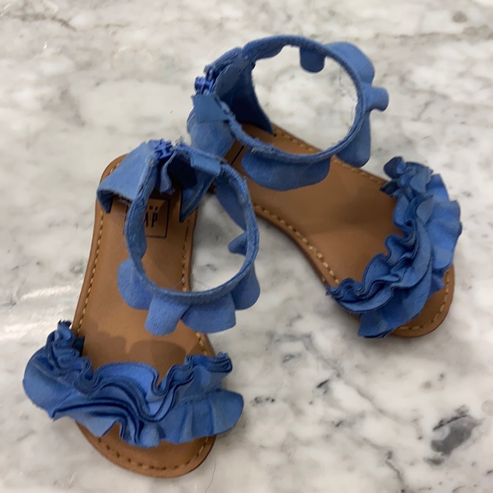 Darling gap sandals, toddlers size 6 EUC